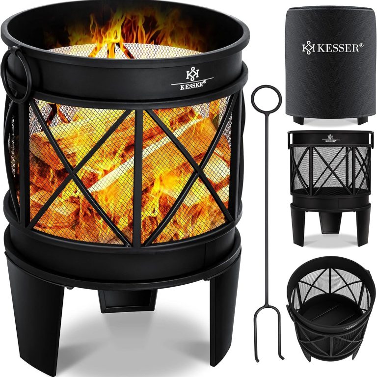 Feuerstelle mit brennendem Holz und herausnehmbarer Grillplatte, schwarz.
